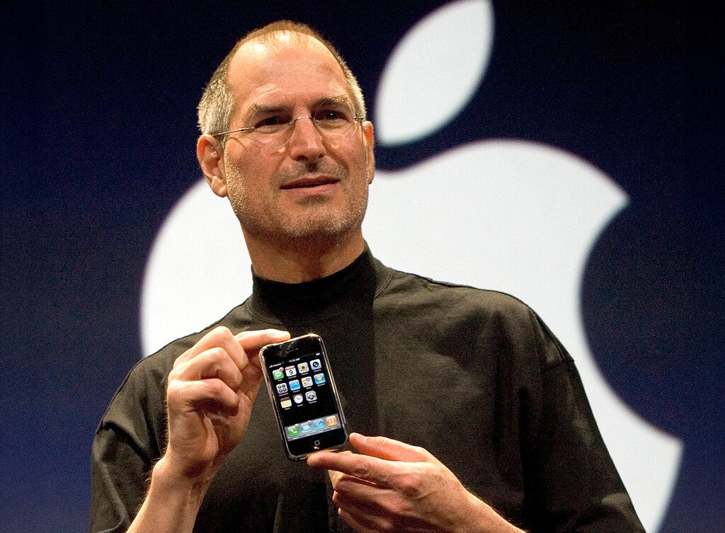 En 2007, Steve Jobs salió al escenario con un iPhone que apenas funcionaba: lo salvó un guion que no admitía ni un desvío
